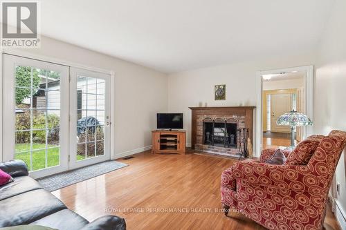 1932 Marquis Avenue, Ottawa, ON - Indoor Photo Showing Living Room With Fireplace