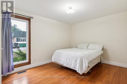 1932 Marquis Avenue, Ottawa, ON - Indoor Photo Showing Bedroom