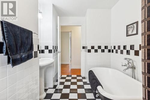 1932 Marquis Avenue, Ottawa, ON - Indoor Photo Showing Bathroom