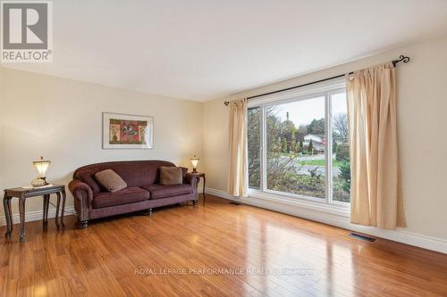 1932 Marquis Avenue, Ottawa, ON - Indoor Photo Showing Living Room