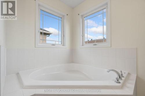 835 Percifor Way, Ottawa, ON - Indoor Photo Showing Bathroom