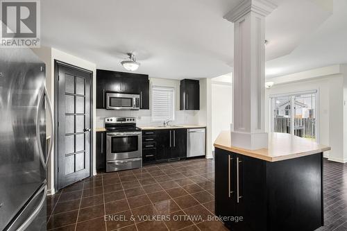 835 Percifor Way, Ottawa, ON - Indoor Photo Showing Kitchen