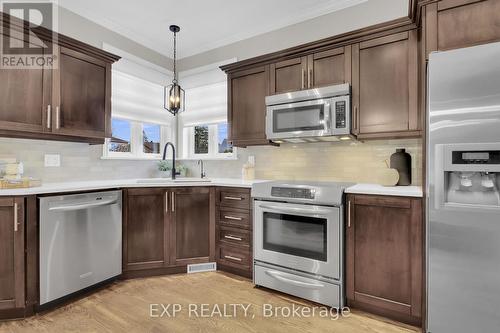 6654 Stillwood Drive, Ottawa, ON - Indoor Photo Showing Kitchen