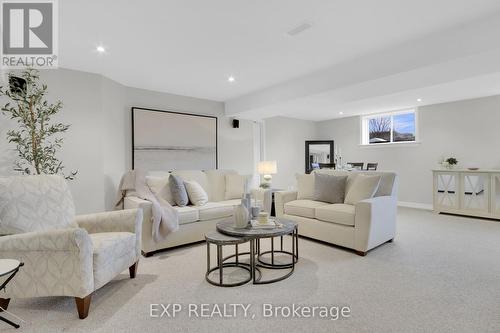 6654 Stillwood Drive, Ottawa, ON - Indoor Photo Showing Living Room