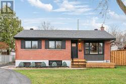 972 HARKNESS AVENUE  Ottawa, ON K1V 6P3