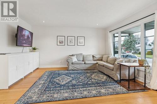 972 Harkness Avenue, Ottawa, ON - Indoor Photo Showing Living Room