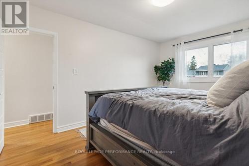 972 Harkness Avenue, Ottawa, ON - Indoor Photo Showing Bedroom