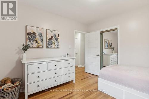 972 Harkness Avenue, Ottawa, ON - Indoor Photo Showing Bedroom