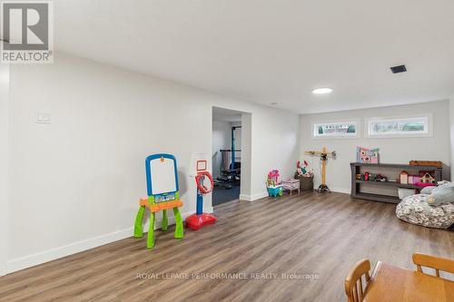 972 Harkness Avenue, Ottawa, ON - Indoor