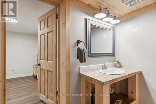 972 Harkness Avenue, Ottawa, ON - Indoor Photo Showing Bathroom