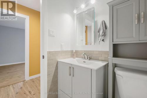 7 Gale Street, Lanark, ON - Indoor Photo Showing Bathroom