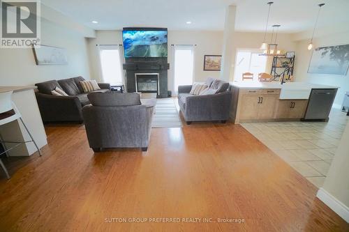 599 Garibaldi Avenue, London, ON - Indoor Photo Showing Living Room With Fireplace