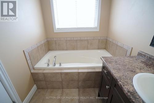 599 Garibaldi Avenue, London, ON - Indoor Photo Showing Bathroom