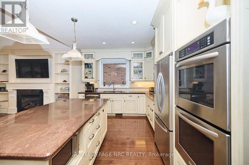 8 Timmsdale Crescent, Pelham (662 - Fonthill), ON - Indoor Photo Showing Kitchen With Stainless Steel Kitchen With Upgraded Kitchen