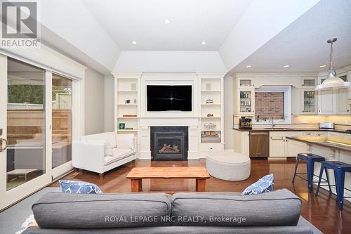 8 Timmsdale Crescent, Pelham (662 - Fonthill), ON - Indoor Photo Showing Living Room With Fireplace