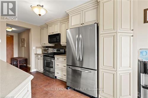 506 - 3 Towering Heights Boulevard, St. Catharines (461 - Glendale/Glenridge), ON - Indoor Photo Showing Kitchen