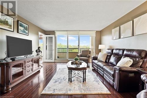 506 - 3 Towering Heights Boulevard, St. Catharines (461 - Glendale/Glenridge), ON - Indoor Photo Showing Living Room