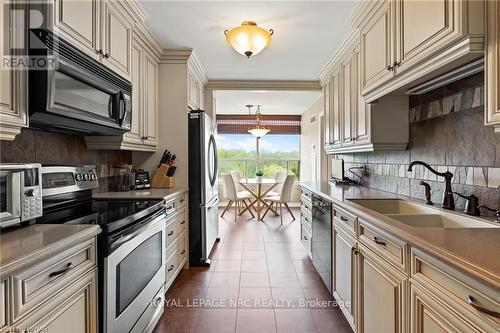 506 - 3 Towering Heights Boulevard, St. Catharines (461 - Glendale/Glenridge), ON - Indoor Photo Showing Kitchen With Double Sink With Upgraded Kitchen