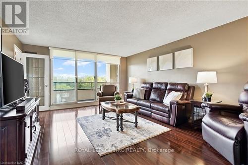 506 - 3 Towering Heights Boulevard, St. Catharines (461 - Glendale/Glenridge), ON - Indoor Photo Showing Living Room