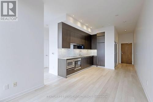 Ph02 - 115 Mcmahon Drive, Toronto, ON - Indoor Photo Showing Kitchen