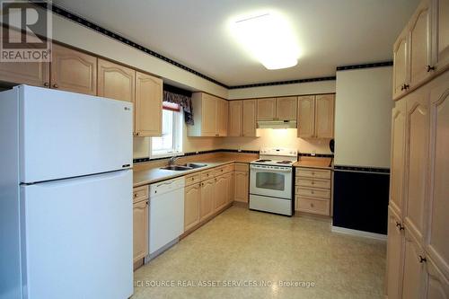 4 Algonquin Trail, Clarington, ON - Indoor Photo Showing Kitchen With Double Sink