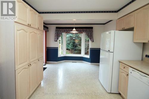 4 Algonquin Trail, Clarington, ON - Indoor Photo Showing Kitchen