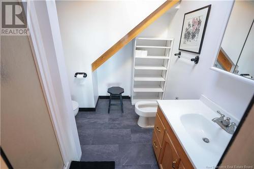 2174 Sandy Point Road, Saint John, NB - Indoor Photo Showing Bathroom