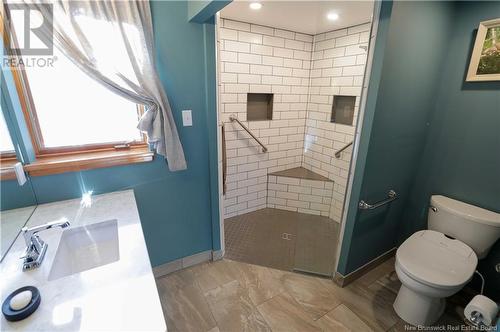 2174 Sandy Point Road, Saint John, NB - Indoor Photo Showing Bathroom