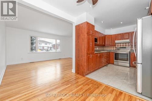 904 Smyth Road, Ottawa, ON - Indoor Photo Showing Kitchen