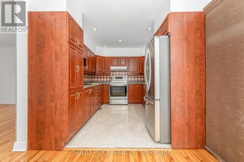 904 Smyth Road, Ottawa, ON - Indoor Photo Showing Kitchen