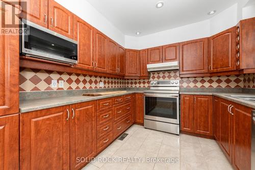 904 Smyth Road, Ottawa, ON - Indoor Photo Showing Kitchen