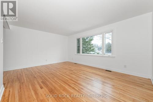 904 Smyth Road, Ottawa, ON - Indoor Photo Showing Other Room