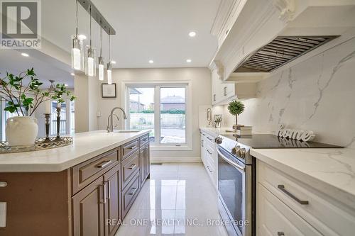 1175 Old Abbey Lane, Oakville, ON - Indoor Photo Showing Kitchen With Upgraded Kitchen