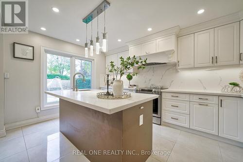 1175 Old Abbey Lane, Oakville, ON - Indoor Photo Showing Kitchen With Upgraded Kitchen