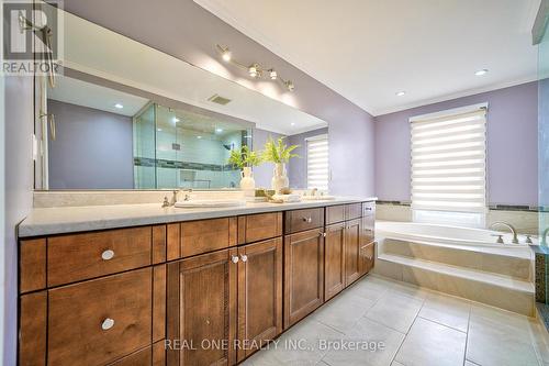 1175 Old Abbey Lane, Oakville, ON - Indoor Photo Showing Bathroom