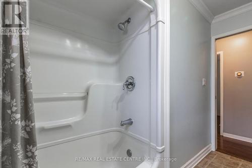 34 Milton Heights Crescent, Milton, ON - Indoor Photo Showing Bathroom