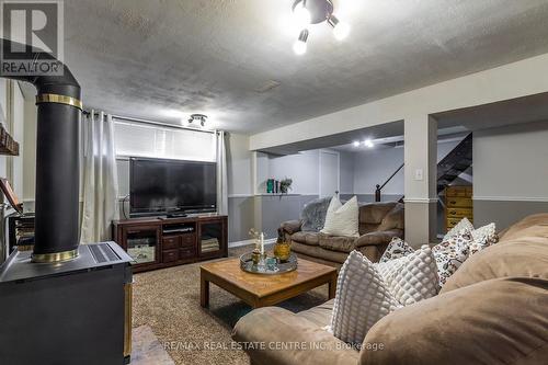 34 Milton Heights Crescent, Milton, ON - Indoor Photo Showing Living Room