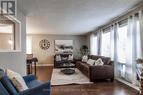 34 Milton Heights Crescent, Milton, ON - Indoor Photo Showing Living Room