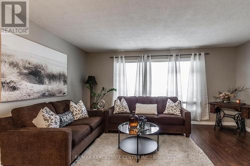 34 Milton Heights Crescent, Milton, ON - Indoor Photo Showing Living Room