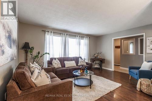 34 Milton Heights Crescent, Milton, ON - Indoor Photo Showing Living Room