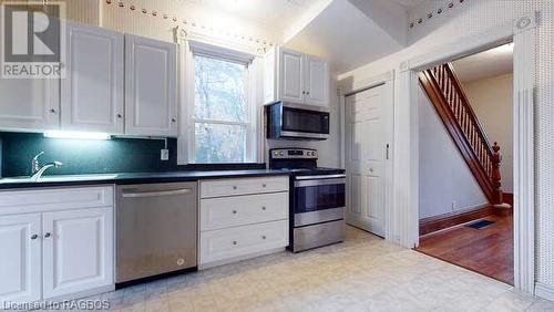 Kitchen featuring sink, stainless steel appliances, white cabinetry, and light hardwood / wood-style flooring - 550 10Th Street A West, Owen Sound, ON - Indoor Photo Showing Kitchen