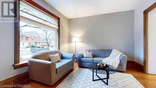 Living room featuring light hardwood / wood-style floors - 550 10Th Street A West, Owen Sound, ON - Indoor Photo Showing Living Room