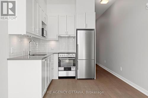 108 - 360 Deschatelets Avenue, Ottawa, ON - Indoor Photo Showing Kitchen With Upgraded Kitchen