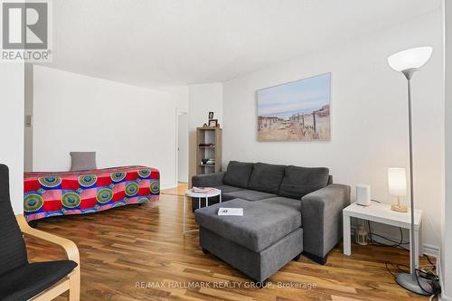 210 - 900 Dynes Road, Ottawa, ON - Indoor Photo Showing Living Room