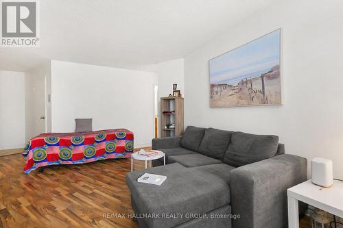 210 - 900 Dynes Road, Ottawa, ON - Indoor Photo Showing Living Room