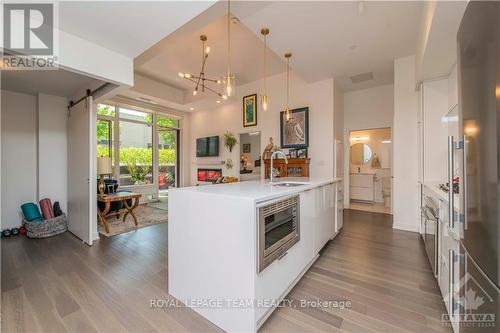 102 - 530 De Mazenod Avenue, Ottawa, ON - Indoor Photo Showing Kitchen