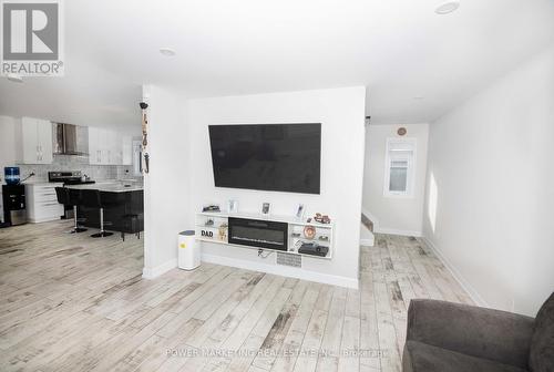 2676 Ayers Avenue S, Ottawa, ON - Indoor Photo Showing Living Room