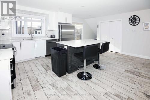 2676 Ayers Avenue S, Ottawa, ON - Indoor Photo Showing Kitchen