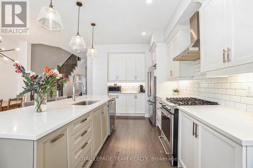 284 Dolce Crescent, Ottawa, ON - Indoor Photo Showing Kitchen With Upgraded Kitchen