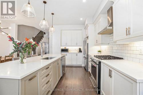 284 Dolce Crescent, Ottawa, ON - Indoor Photo Showing Kitchen With Upgraded Kitchen